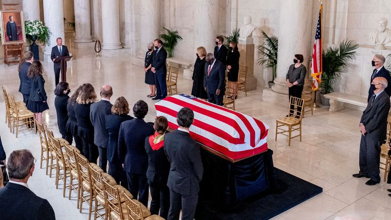 Ruth Bader Ginsburg honorée lors d'une cérémonie à la Cour