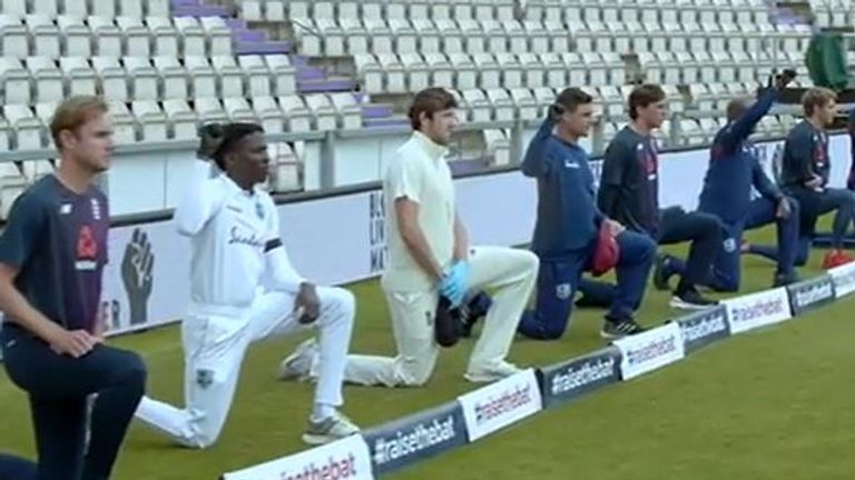 Les joueurs prennent le genou lors du premier test Angleterre v Antilles