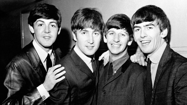 Les Beatles en 1963 (LR) Paul McCartney, John Lennon, Ringo Starr et George Harrison