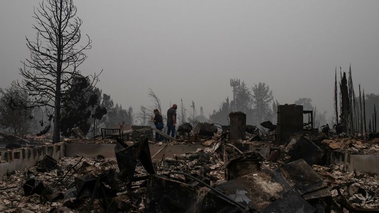 Un couple dans l'Oregon trouve sa maison détruite par des incendies de forêt