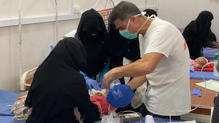 Les médecins sont déterminés à ne pas abandonner la vie du bébé