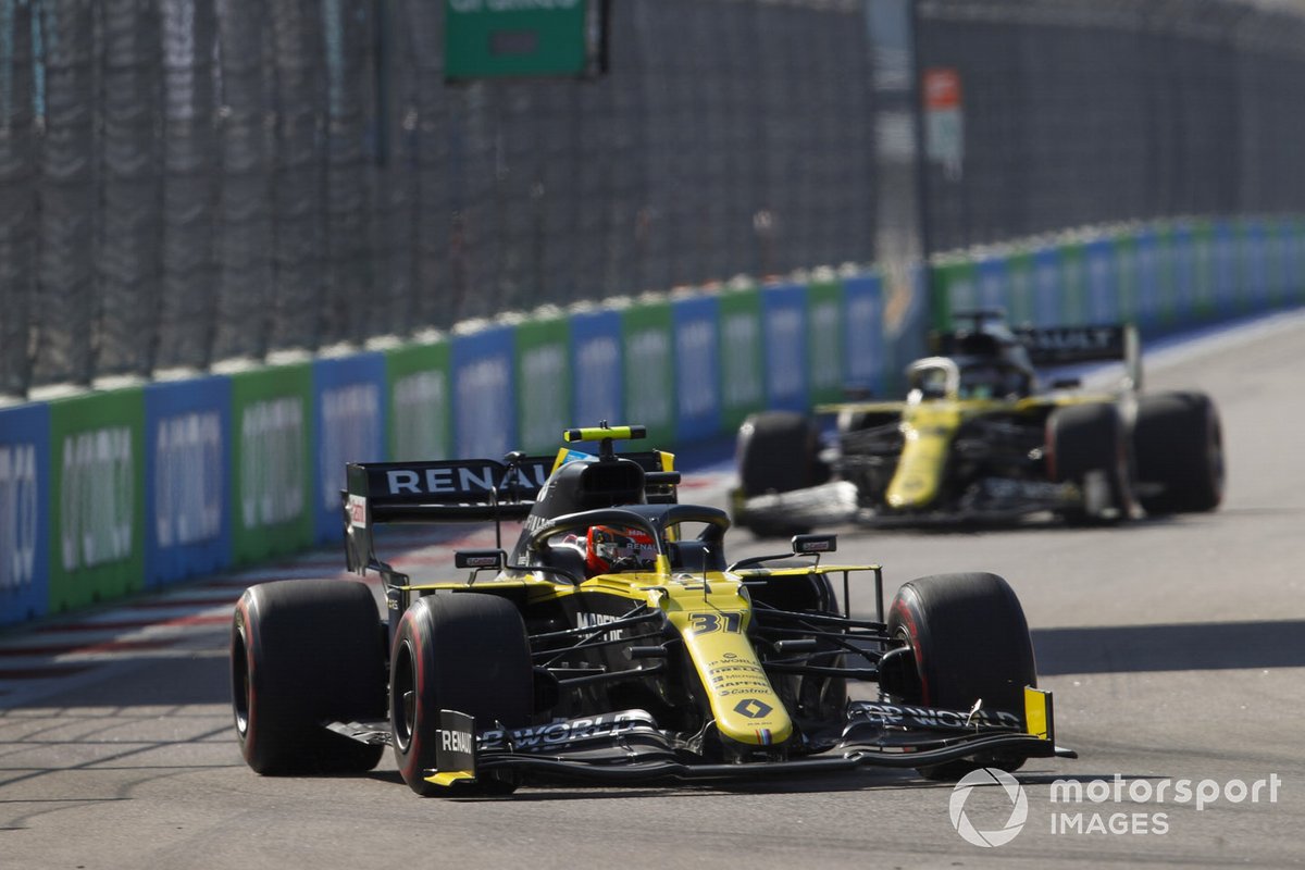 Esteban Ocon, Renault F1 Team RS20 Daniel Ricciardo, Renault F1 Team RS20 