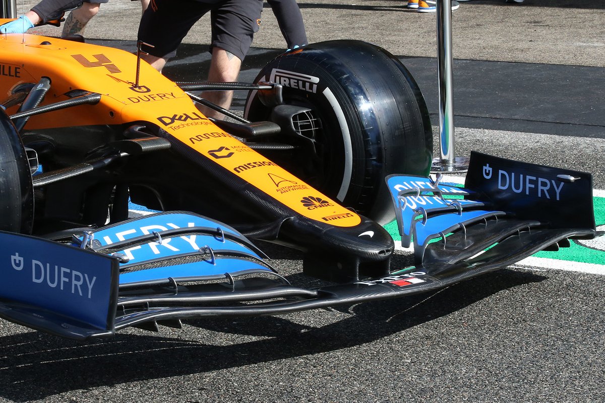 Détail de l'aileron avant de la McLaren MCL35