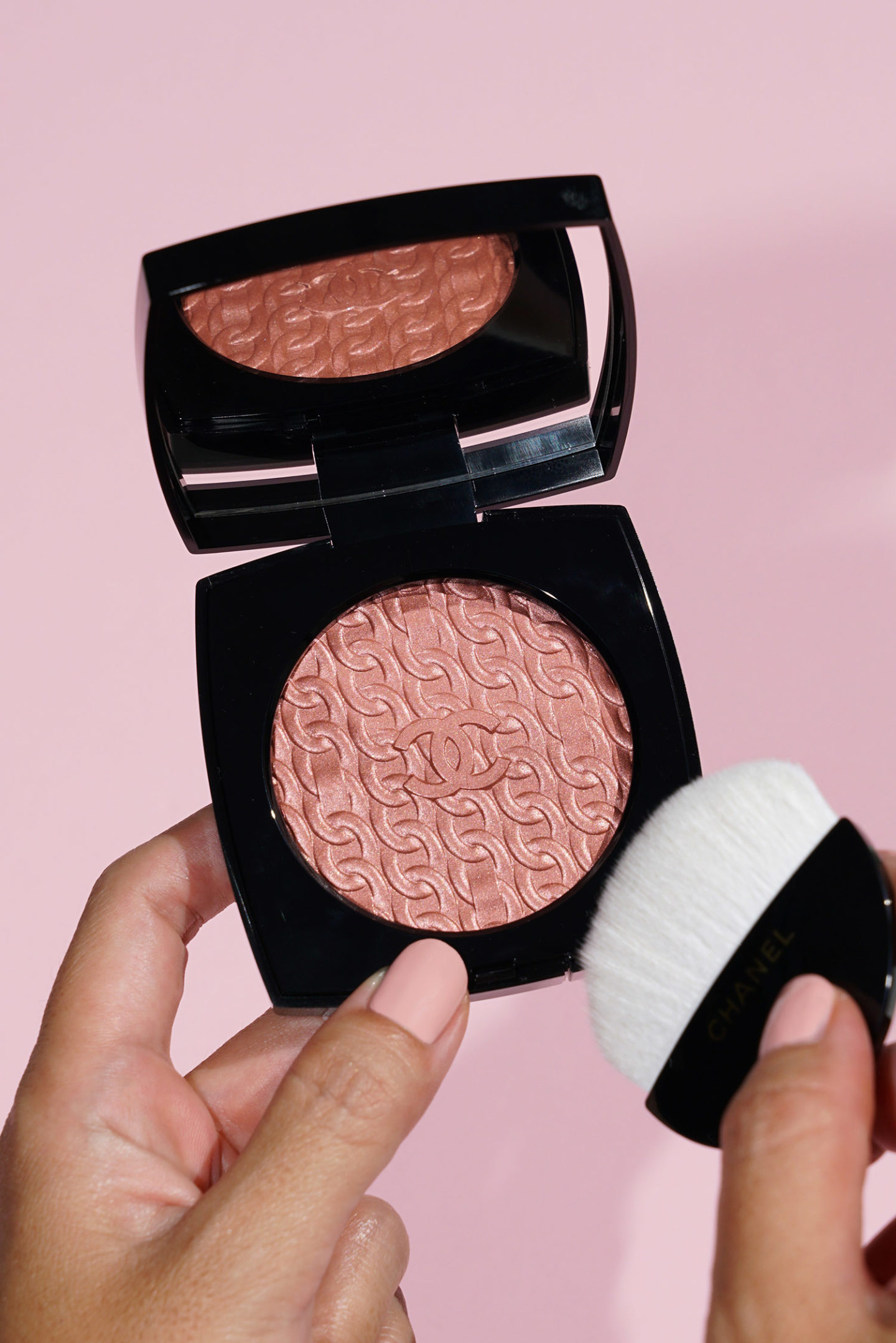 Chanel Les Chaines de Chanel Illuminating Blush | Le Look Book Beauté