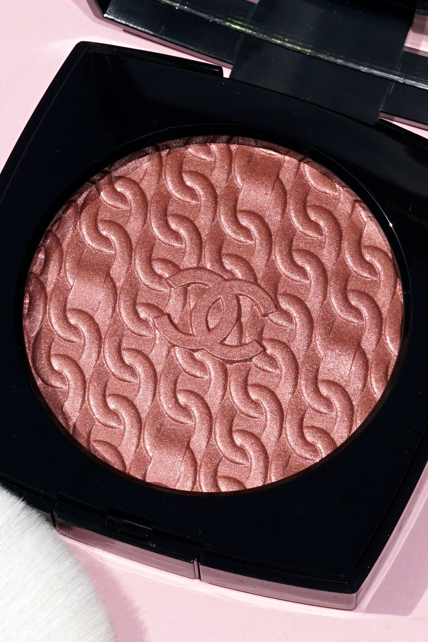 Chanel Les Chaines de Chanel Illuminating Blush | Le Look Book Beauté