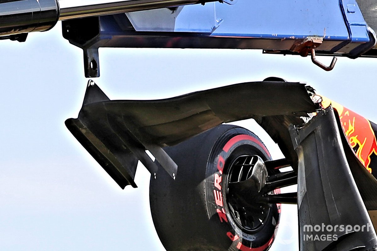 Alexander Albon et Red Bull Racing RB16 récupérés après un crash