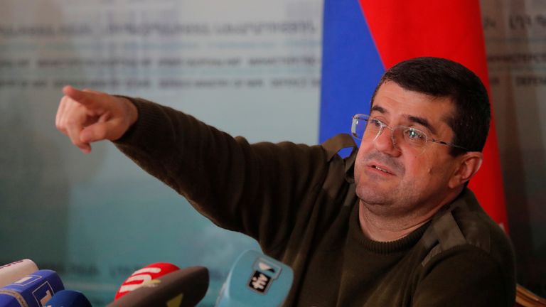 Arayik Harutyunyan, chef du Haut-Karabakh, a déclaré que la situation était relativement calme dimanche matin