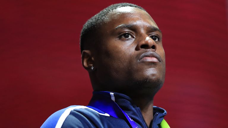 Christian Coleman des États-Unis avec la médaille d'or pour la finale du relais 4x100 mètres hommes au cours de la dixième journée des Championnats du monde IAAF au Khalifa International Stadium, Doha, Qatar.