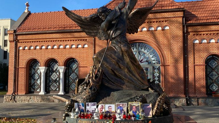 Des hommages sont rendus aux victimes de la répression politique depuis les élections d'août.  Photo: Diana Magnay