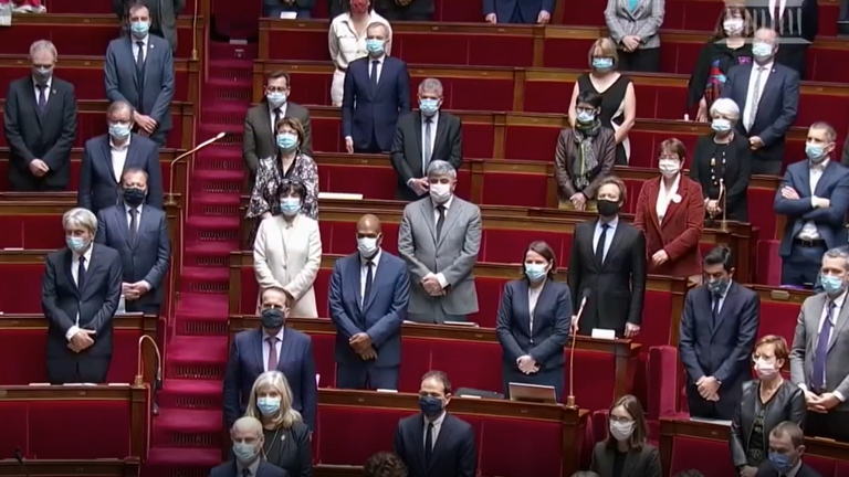 L'Assemblée nationale française à Paris a tenu une minute de silence à la mémoire des victimes de l'attentat de Nice