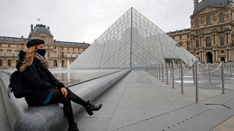 `` La zone qui manque le pouls du peuple '', c'est ainsi que Michelle Clifford de Sky décrit le premier jour de Paris en lock-out

