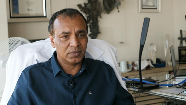 Le professeur Shabir Mahdi dit qu'en Afrique du Sud, le verrouillage pourrait avoir accéléré la propagation de la maladie