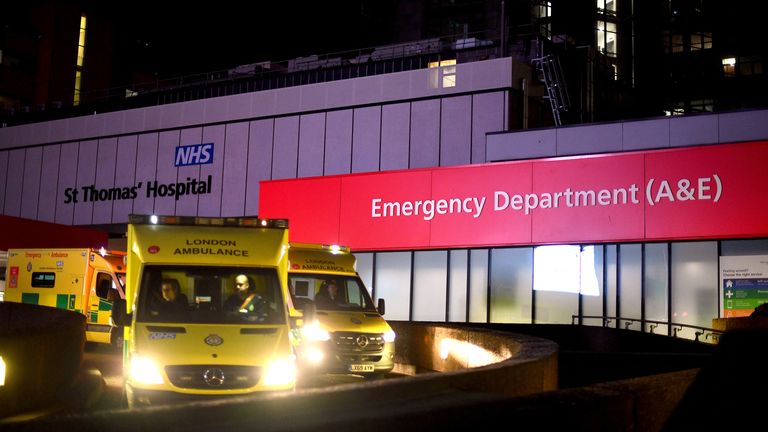 Boris Johnson a passé la nuit en soins intensifs