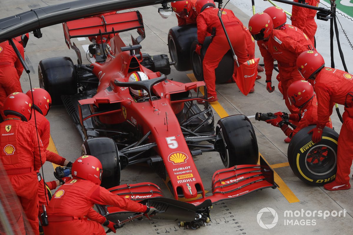 Sebastian Vettel, Ferrari SF1000, fait un arrêt