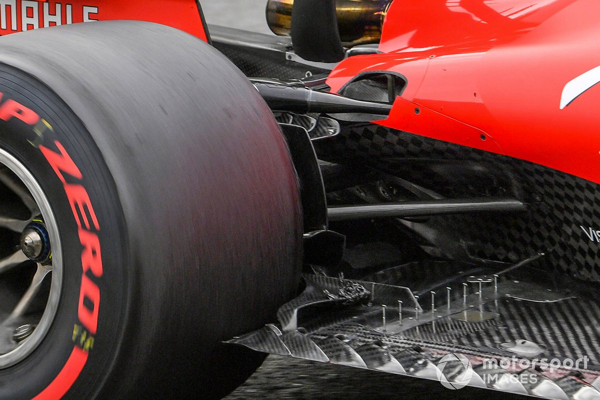 Détail du plancher de la Ferrari SF1000 avec des débris