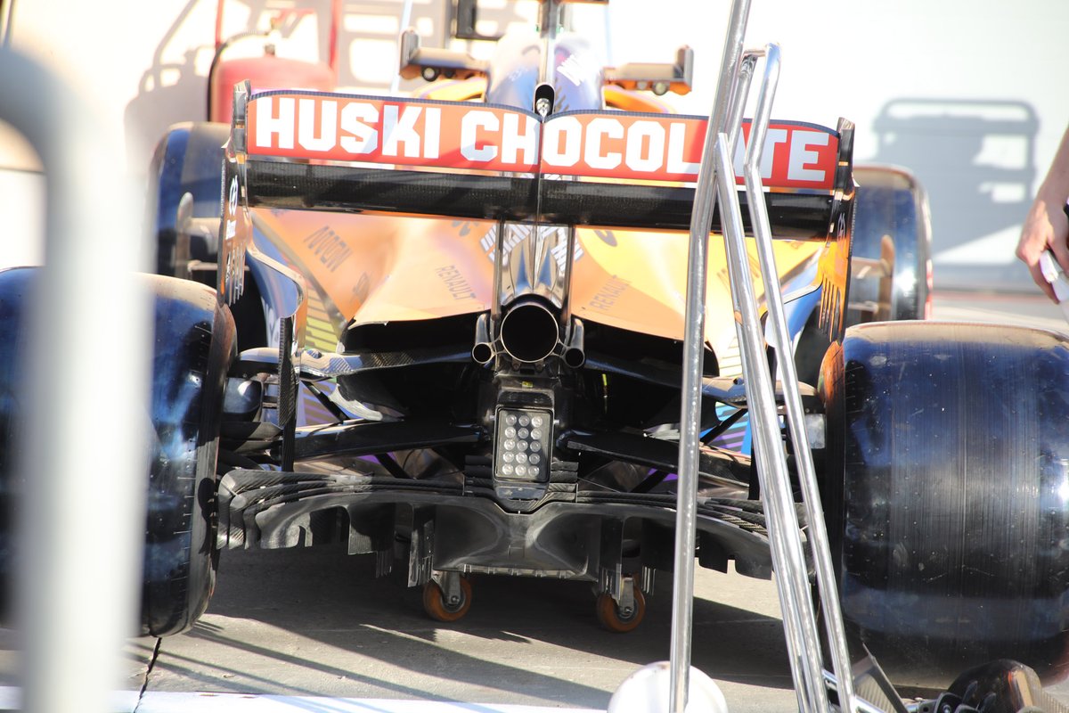 Détail arrière de la McLaren MCL35