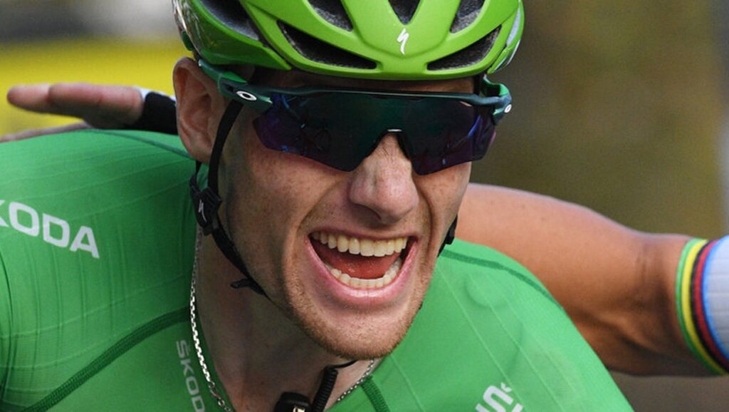 Bennett a devancé dans la finale de la Vuelta alors que Roglic revendique la gloire