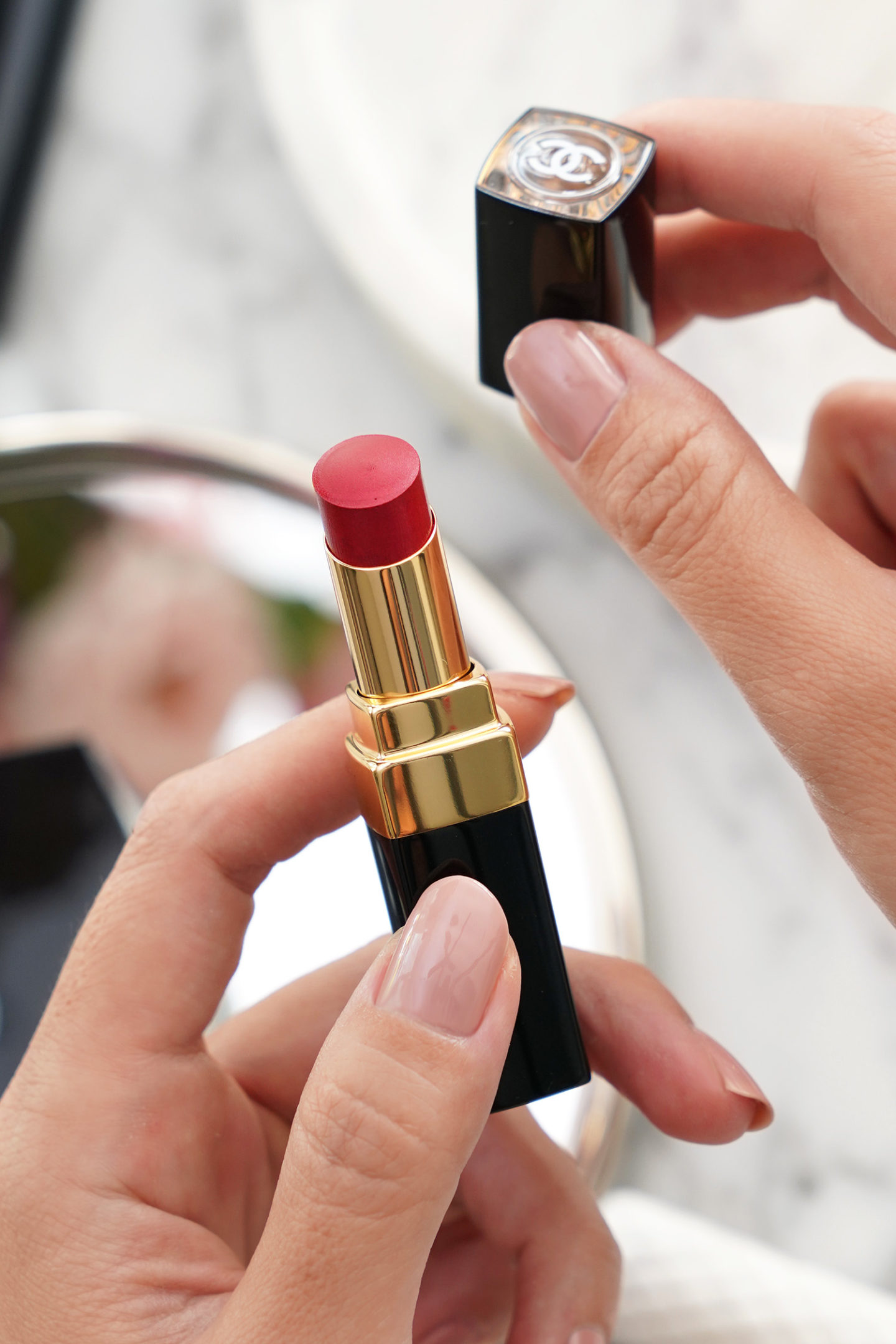 Chanel Rouge Coco Flash dans Coco Club 136 | Le Lookbook Beauté