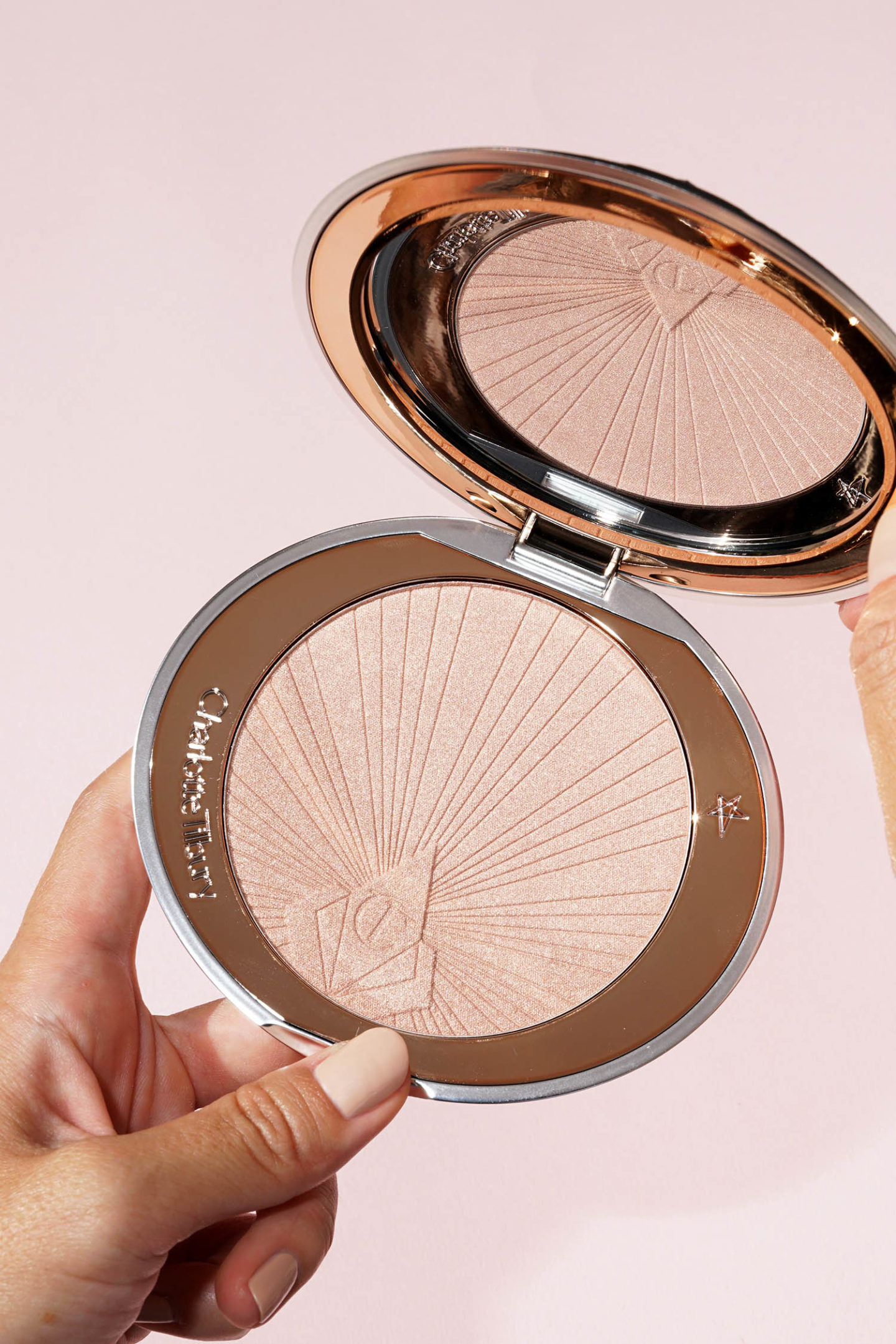 Charlotte Tilbury Hollywood Superstar Glow Highlighter critique | Le Look Book Beauté