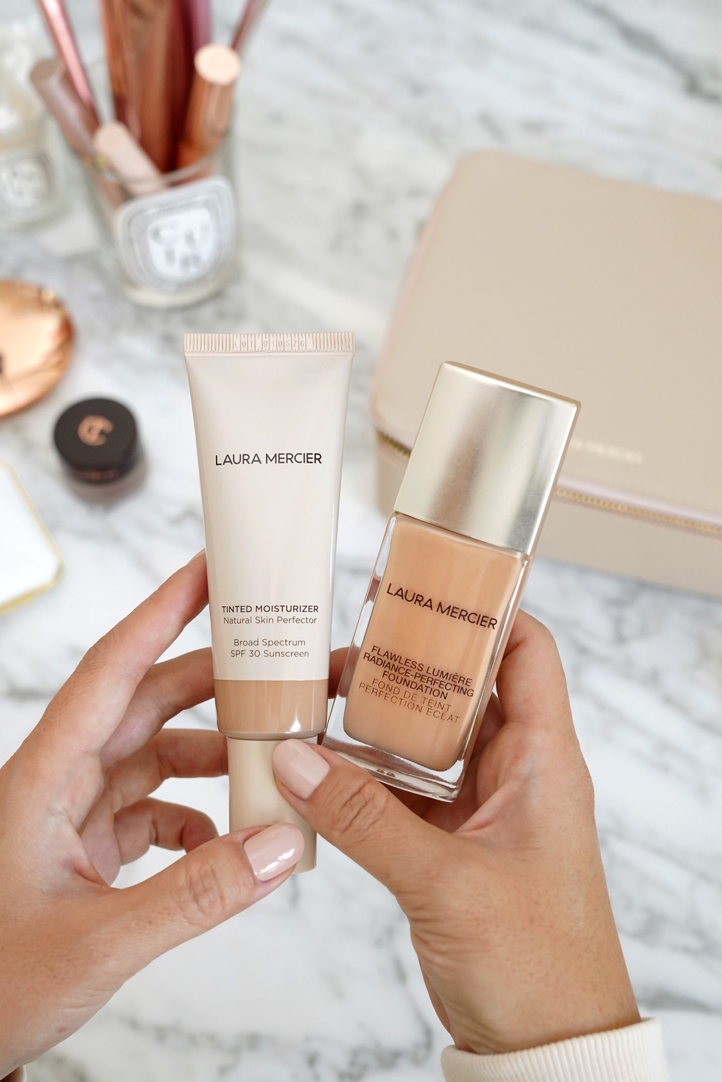 Hydratant teinté Laura Mercier et fond de teint Flawless Lumiere