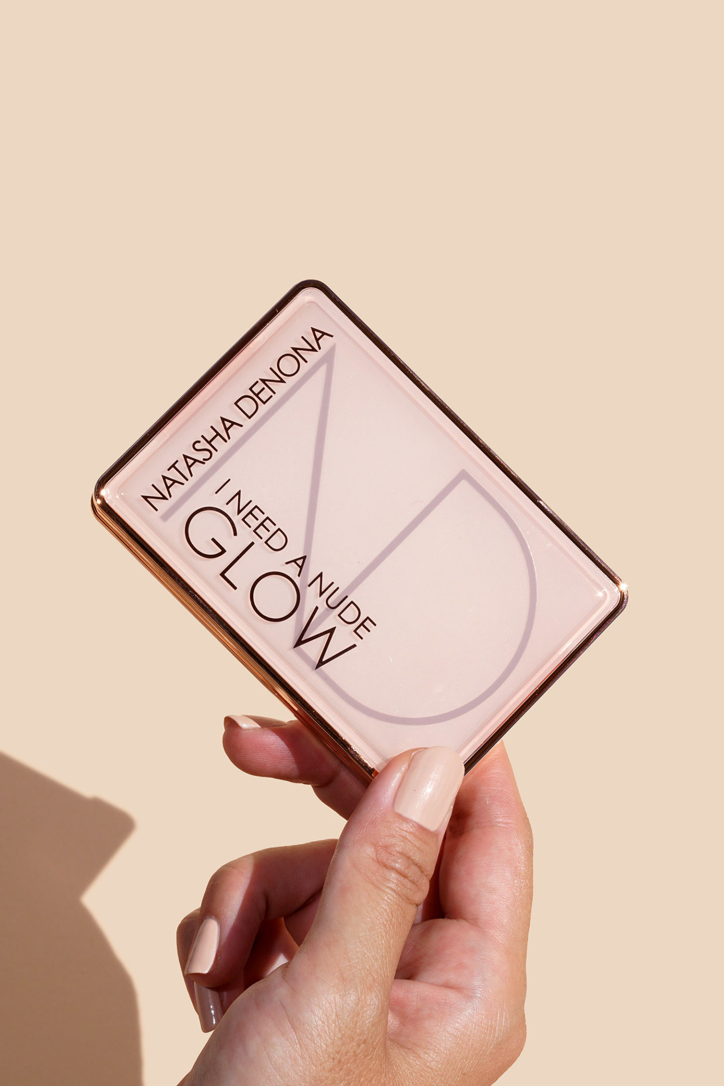 Natasha Denona J'ai besoin d'un surligneur Nude Glow | Le Look Book Beauté
