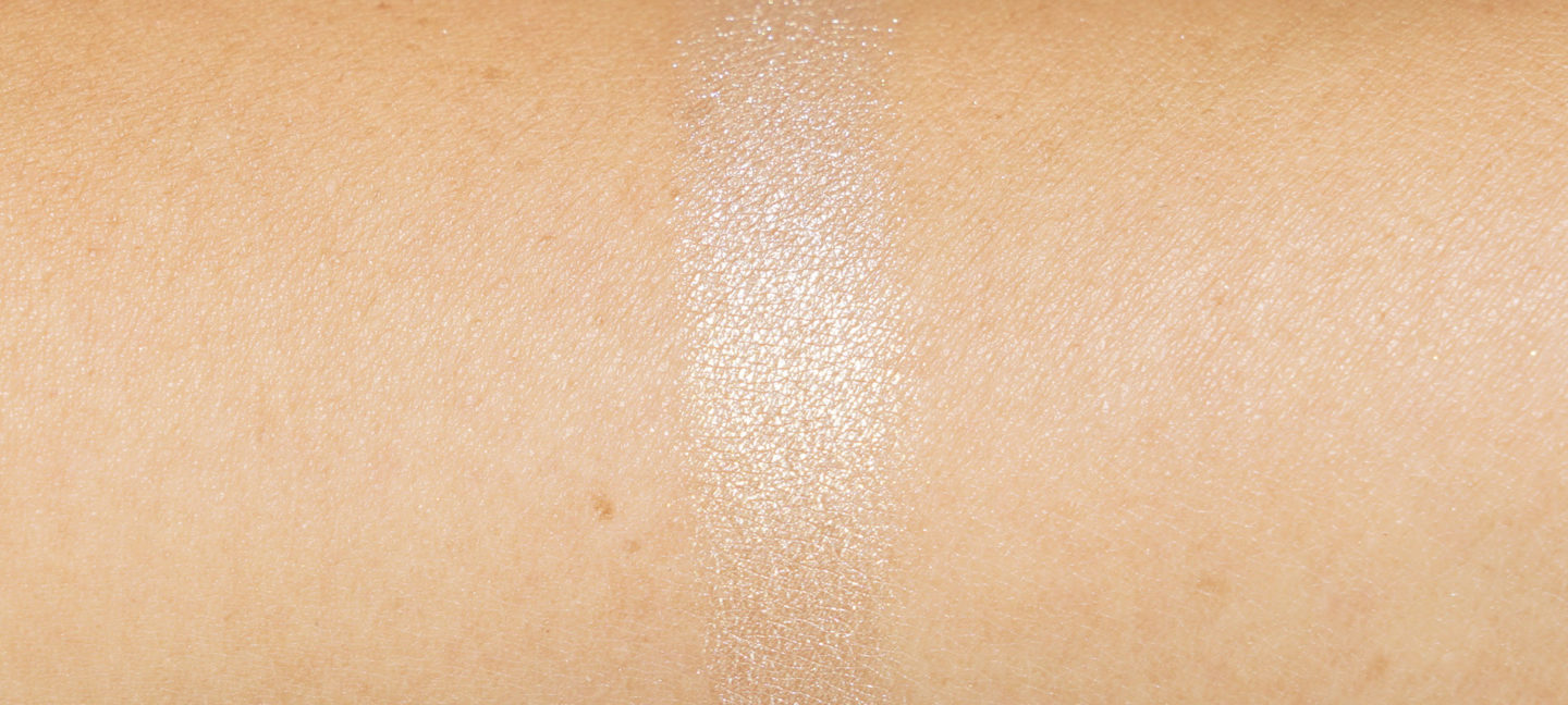 Natasha Denona J'ai besoin d'un échantillon de surligneur Nude Glow | Le Look Book Beauté