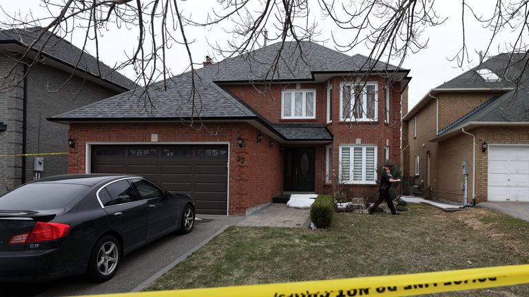 La police délimite la maison d'Alek Minassian à Richmond Hill, Ontario