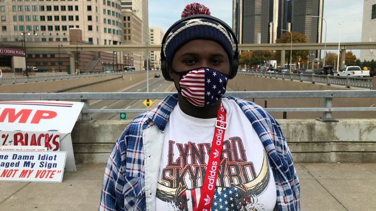 Tamera Cody, 22 ans, a été l'une des dernières protestations devant un centre de comptage à Detroit