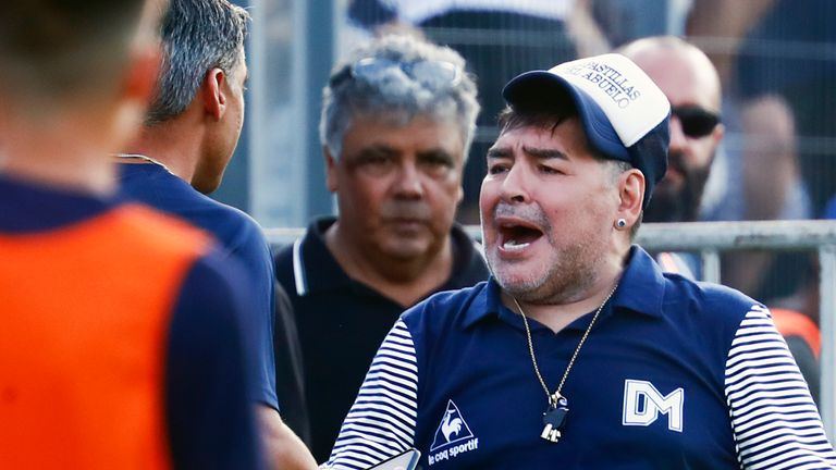 Maradona célèbre un but en février