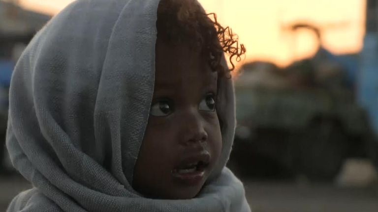 Des milliers de personnes fuyant la région éthiopienne du Tigray traversent la frontière avec le Soudan
