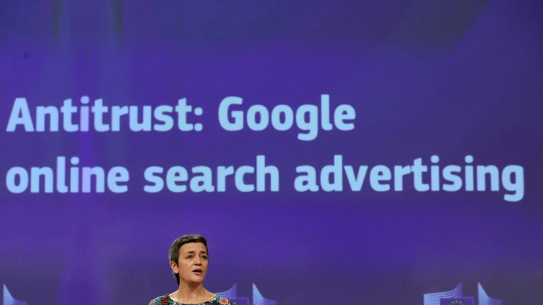 La commissaire européenne à la concurrence, Margrethe Vestager, s'entretient avec les médias au siège de la Commission européenne à Bruxelles