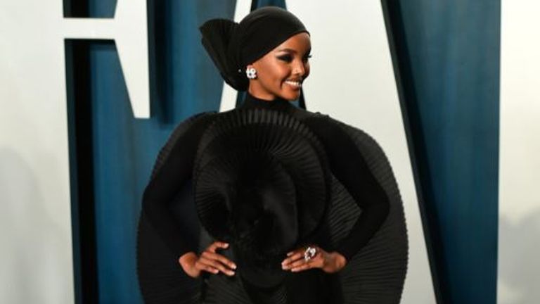 Halima Aden à la Vanity Fair Oscar Party à Los Angeles