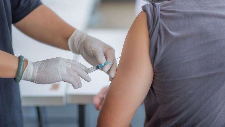 Les règles régissant qui peut administrer un vaccin ont été modifiées pour inclure plus de catégories 