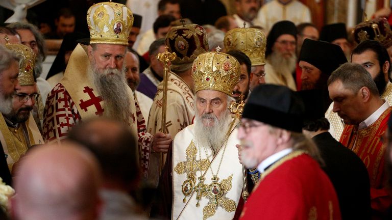 Le patriarche serbe Irinej pendant le service funèbre du métropolite Amfilohije Radovic 