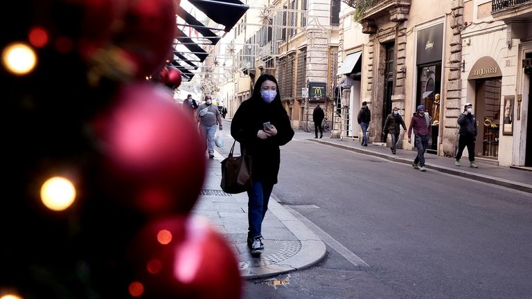 Une rue commerçante à Rome, Italie
