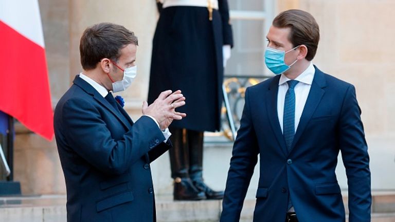 Le dirigeant autrichien Sebastian Kurz (à droite) a mis en garde contre la menace des ex-djihadistes de la `` bombe à retardement ''