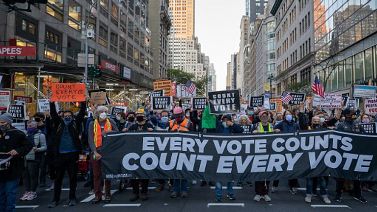 Les électeurs mars à New York 