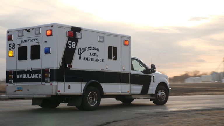 Une ambulance de Jamestown, Dakota du Nord - l'endroit au monde avec le plus grand nombre de décès dus au COVID-19 (au 19 novembre 2020)