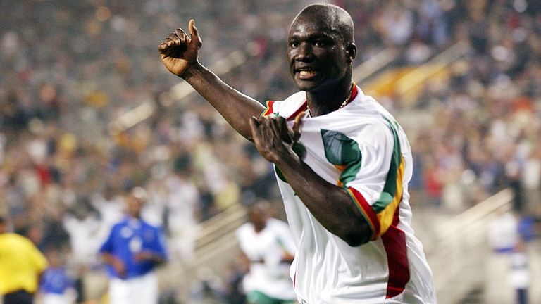 Papa Bouba Diop célèbre son but contre la France lors de la Coupe du monde 2002