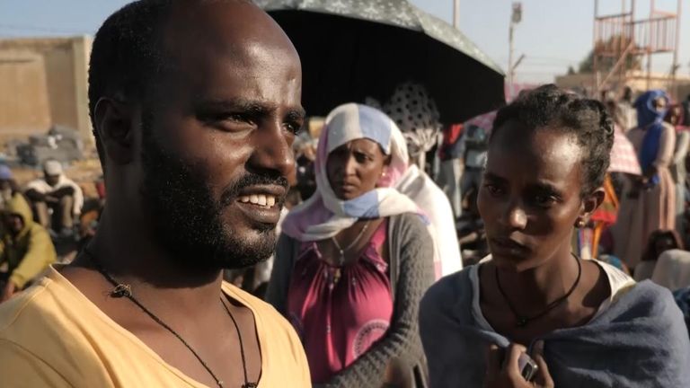 Un homme a déclaré que lui et sa famille avaient été forcés de fuir sans eau ni nourriture