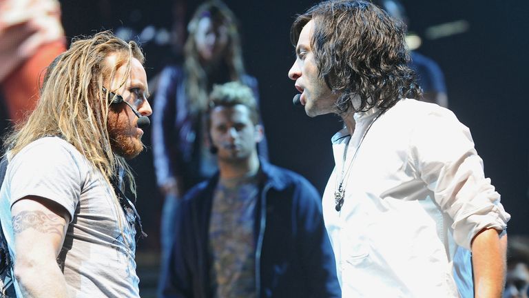 Tim Minchin comme Judas, Ben Forster comme Jésus assister à la photocall pour 'Jesus Christ Superstar' le 17 septembre 2012 à Londres, Angleterre
