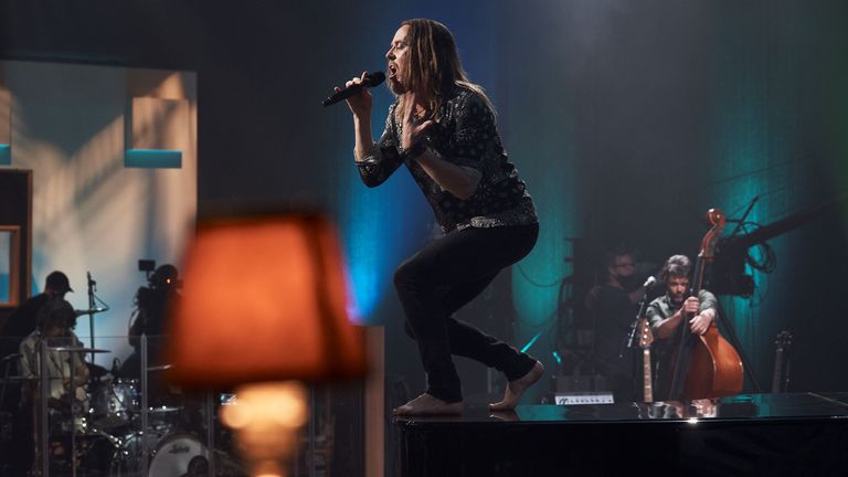 Tim Minchin a diffusé en direct son nouvel album, Apart Together.  Pic: Damian Bennett
