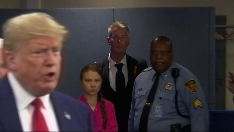 La militante pour le climat Greta Thunberg a regardé l'arrivée du président américain Donald Trump aux Nations Unies à New York