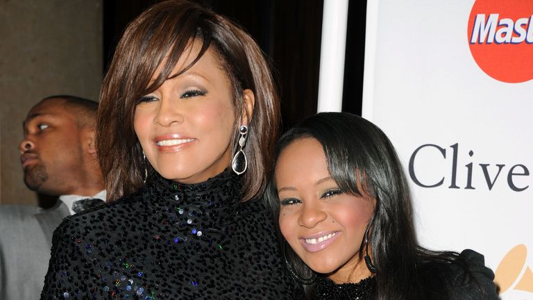 Whitney Houston, à gauche, avec sa fille Bobbi Kristina