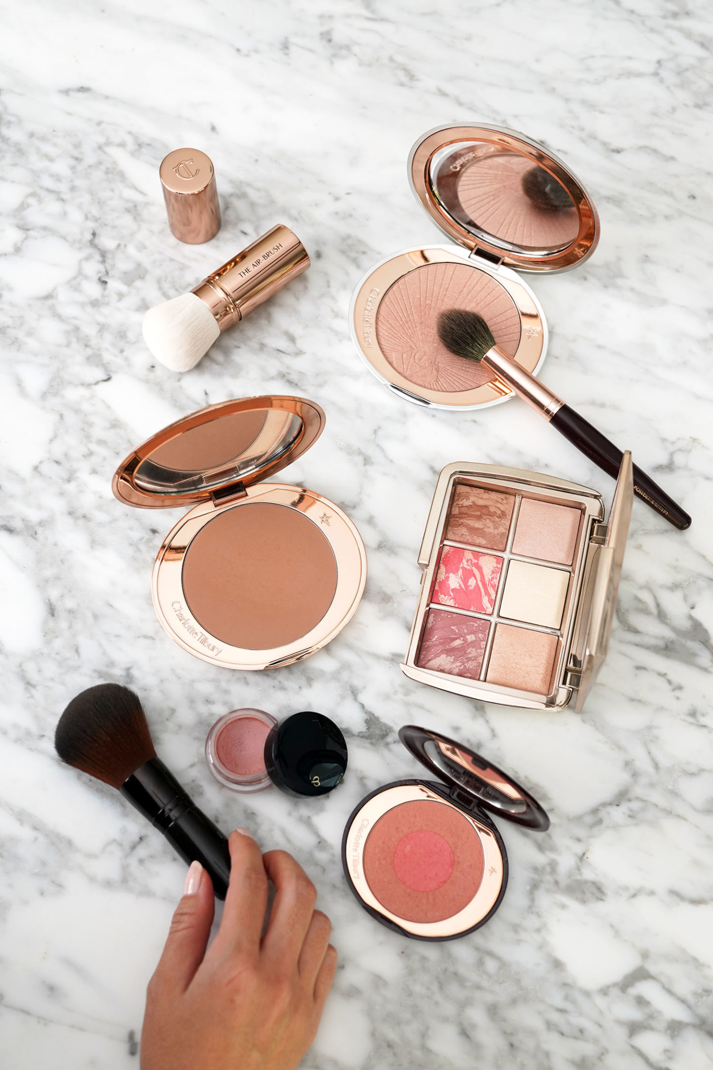 Palette de fards à joues et de surligneurs Best Glowy Charlotte Tilbury + Hourglass