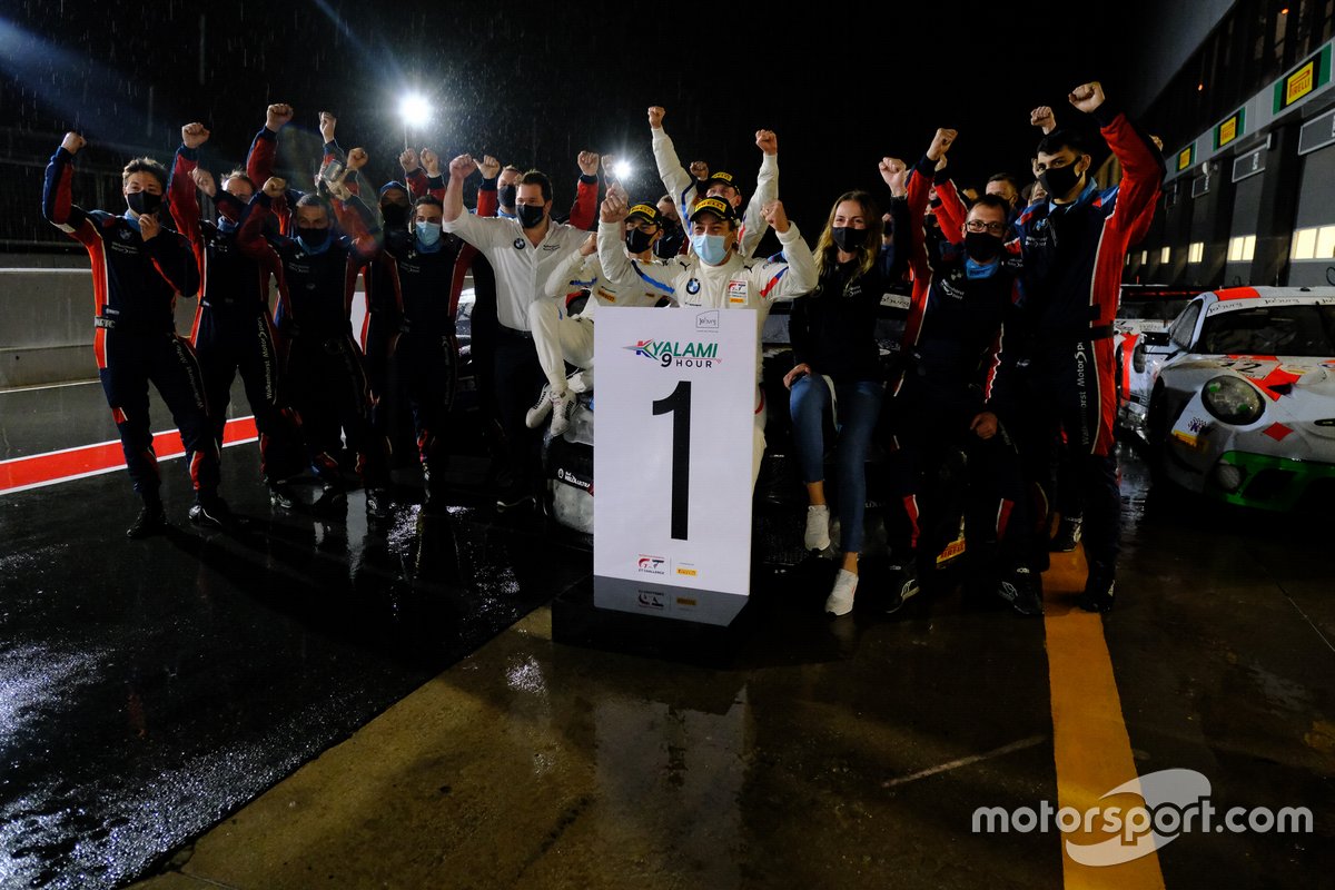 Vainqueur # 34 Walkenhorst Motorsport BMW M6 GT3: Augusto Farfus, Nicky Catsburg, Sheldon van der Linde avec l'équipe