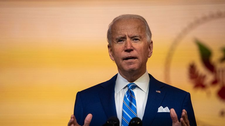 WILMINGTON, DE - 25 NOVEMBRE: Le président élu Joe Biden prononce un discours de Thanksgiving au Queen Theatre le 25 novembre 2020 à Wilmington, Delaware.  Alors que Biden attend d'être approuvé pour les briefings officiels sur la sécurité nationale, les noms des principaux membres de son équipe de sécurité nationale ont été annoncés hier au public.  Les appels se poursuivent pour que le président Trump concède l'élection et laisse la transition se dérouler sans plus attendre.  (Photo par Mark Makela / Getty Images)