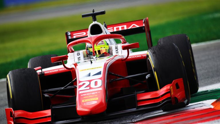 MONZA, ITALIE - 06 SEPTEMBRE: Mick Schumacher d'Allemagne et Prema Racing (20) conduisent pendant la course de sprint pour le championnat de Formule 2 à Autodromo di Monza le 06 septembre 2020 à Monza, Italie.  (Photo par Mark Thompson / Getty Images)