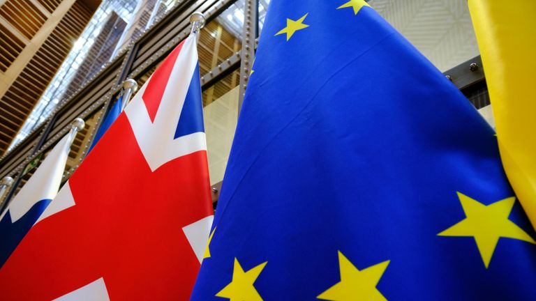 BRUXELLES, BELGIQUE - 17 JANVIER: Le drapeau national du Royaume-Uni, l'Union Jack et le drapeau de l'UE sont représentés au siège du Conseil européen à Bruxelles, le 17 janvier 2020. Le 31 janvier, le Brexit devrait être agi, et le drapeau de l'Union, le drapeau national du Royaume-Uni, devrait être retiré.  (Photo par Thierry Monasse / Getty Images)