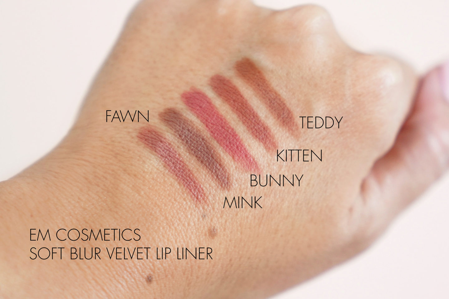 Echantillons EM Cosmetics Soft Blur Velvet Lip Liner
